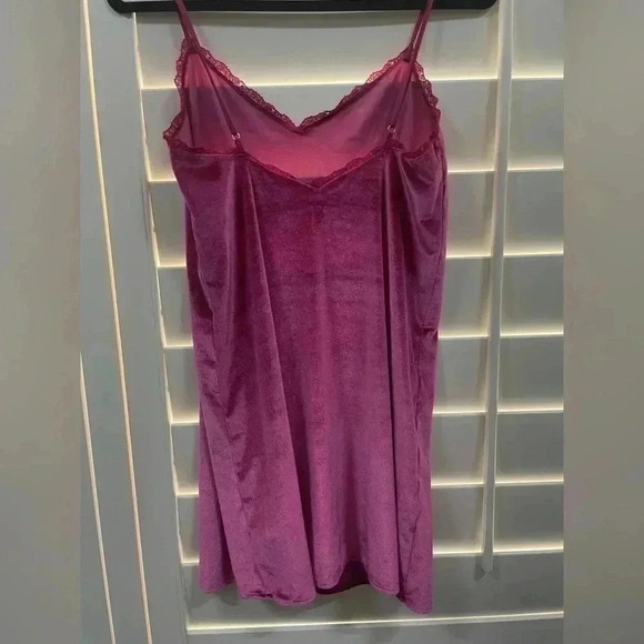 Victoria's Secret Velvet Lace V-Neck Slip Night Gown Lingerie Dress XS NWT - Picture 4 of 5